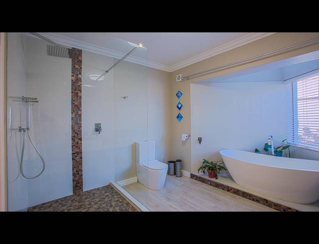 4 BEDROOM FREESTANDING TO LET IN MELKBOSSTRAND CENTRAL